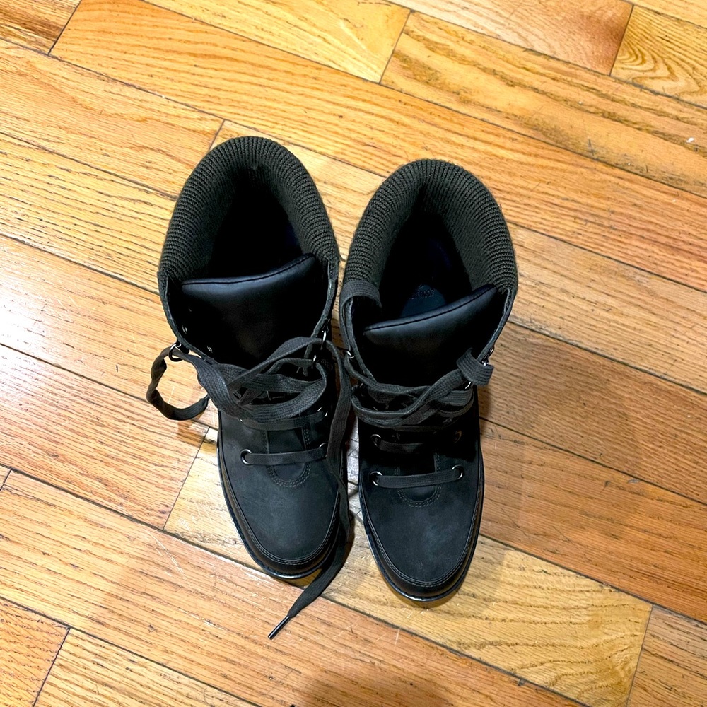 Ugh boots dark army green size 8. Tts wore once so excellent condition